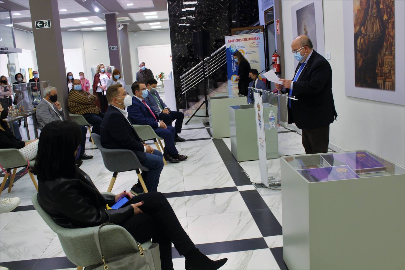 UNA MUESTRA ENSEÑA EL ARTE QUE RESALTA LA DEVOCIÓN A LA VIRGEN DE LA CABEZA