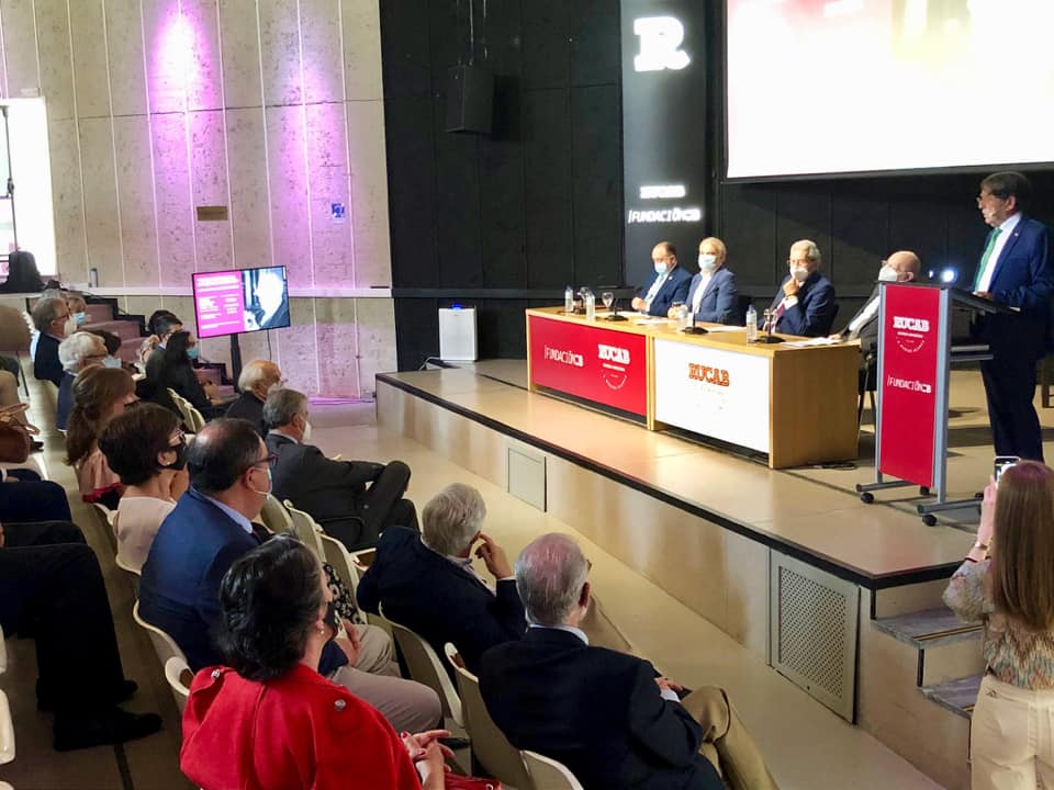 HOMENAJE AL GRAN CRONISTA DE LA VILLA DE MADRID DON ENRIQUE DE AGUINAGA CON MOTIVO DE LA CESIÓN DE TODA SU BIBLIOTECA Y FONDO DOCUMENTAL A LA FUNDACIÓN DE CAJA BADAJOZ.