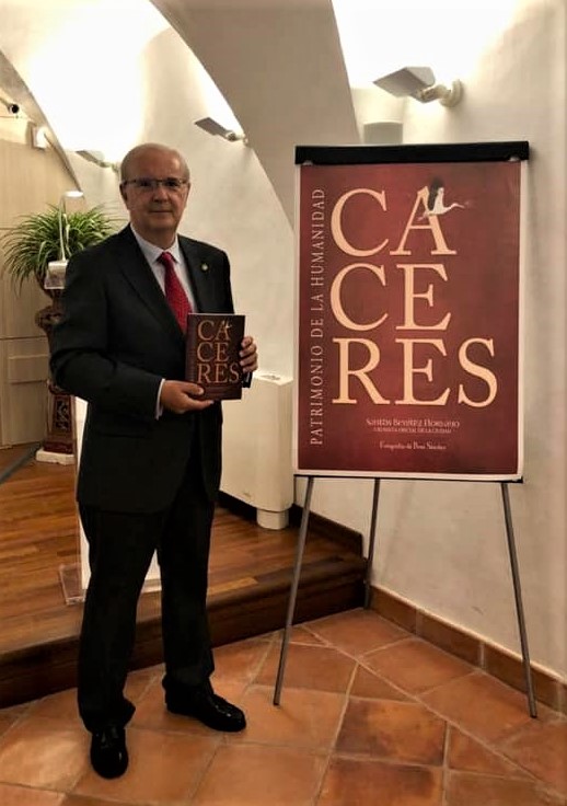 PRESENTACIÓN DEL LIBRO “CÁCERES PATRIMONIO DE LA HUMANIDAD” EN EL PALACIO DE LOS GOLFINES DE ABAJO