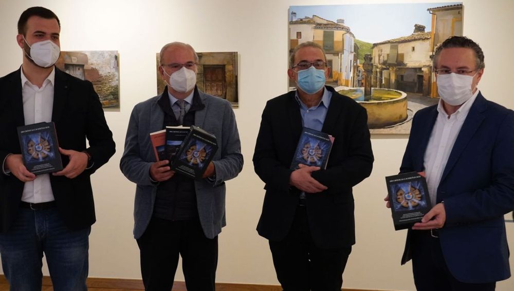 PRESENTADO EL LIBRO «200 CRÓNICAS CACEREÑAS MÁS», DONDE SE RECOGEN LAS CRÓNICAS DE LOS DOS CRONISTAS OFICIALES