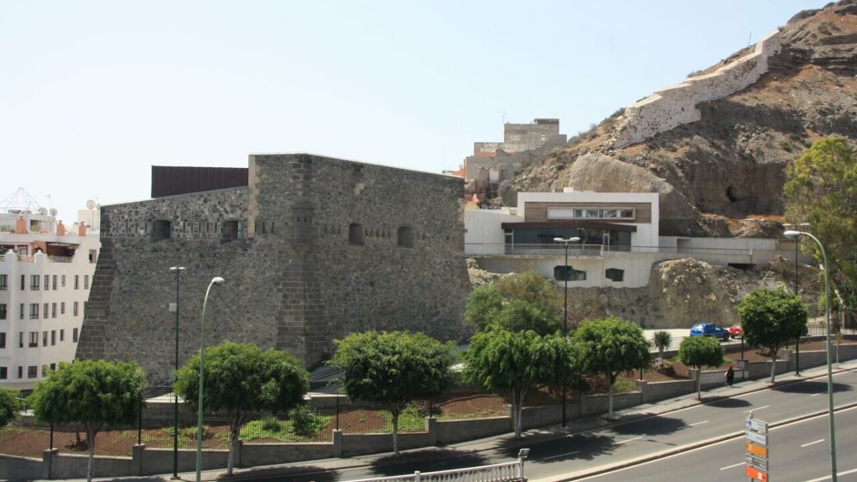 UNA EXPOSICIÓN EN EL CASTILLO DE MATA MUESTRA EL ORIGEN Y EL LEGADO INGLÉS EN LA CIUDAD