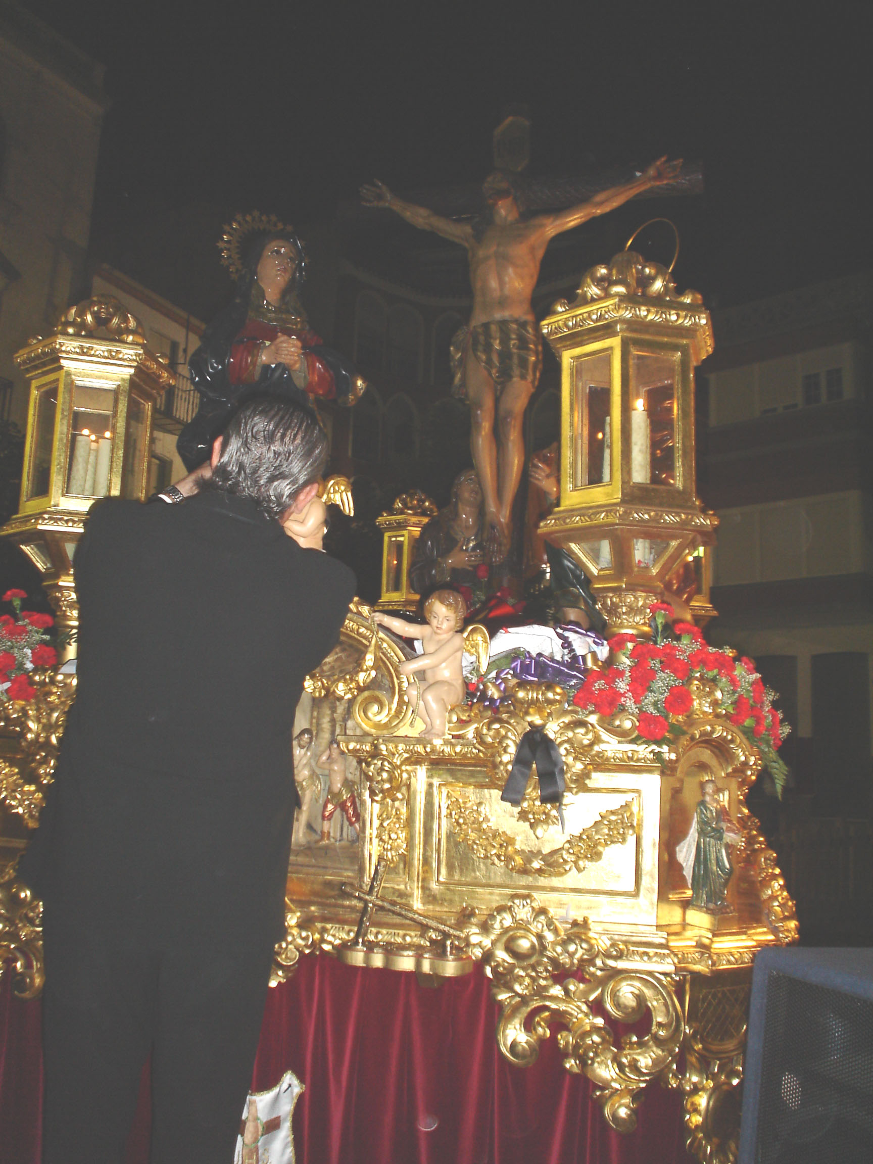 MEDALLA DE ORO A LA COFRADÍA DEL SANTÍSIMO CRISTO DE LA EXPIRACIÓN EN VILLANUEVA DEL ARZOBISPO (JAÉN)  (II)