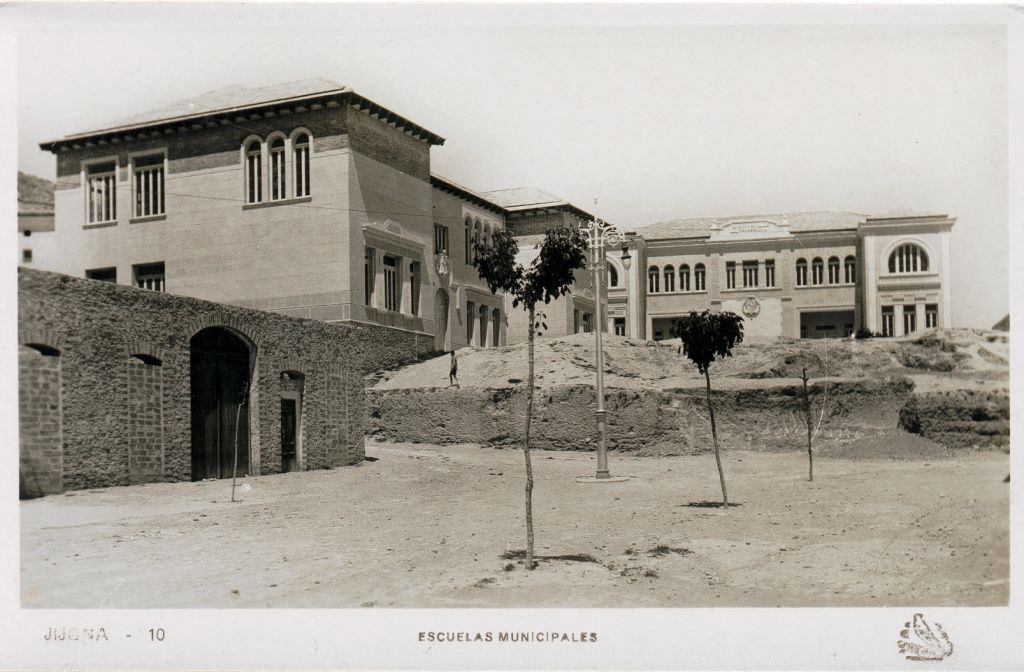 EL PRIMER COLEGIO DE XIXONA (ALICANTE).