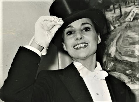 MARTÍNEZ-ALMEIDA, RAFFAELLA CARRÀ Y NATI MISTRAL