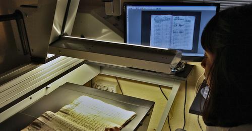 CÁCERES SACA A CONCURSO DEGITALIZACIÓN DE LIBROS Y ACTAS Y ACUERDOS DEL ARCHIVO MUNICIPAL