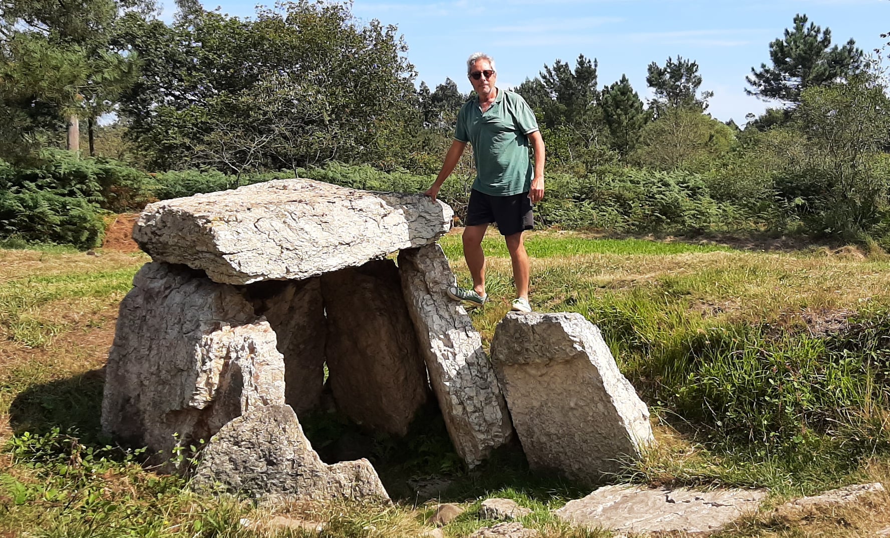 ¿QUÉ ERES?¿DE QUÉ VIVES?