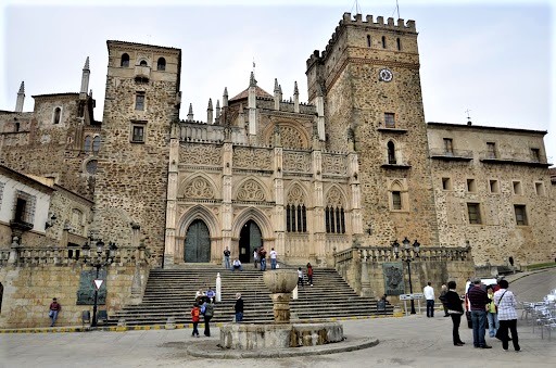 FELIZ DIA DEEXTREMADURA Y FELICIDADES A LAS GUADALUPES.