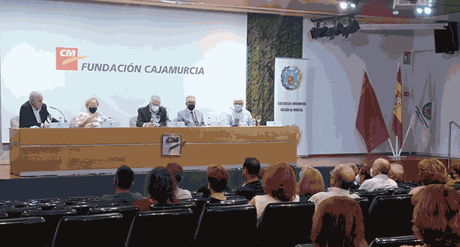 EL COLEGIADO EN ENFERMERÁ DIEGO NICOLÁS PRESENTA UN POEMARIO CON SU MUJER, PILAR ABELLÁN, COMO COAUTORA