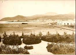 BAJO LA ESPADAÑA (LXXXVI)  – ISLETEÑOS O ISLETEROS
