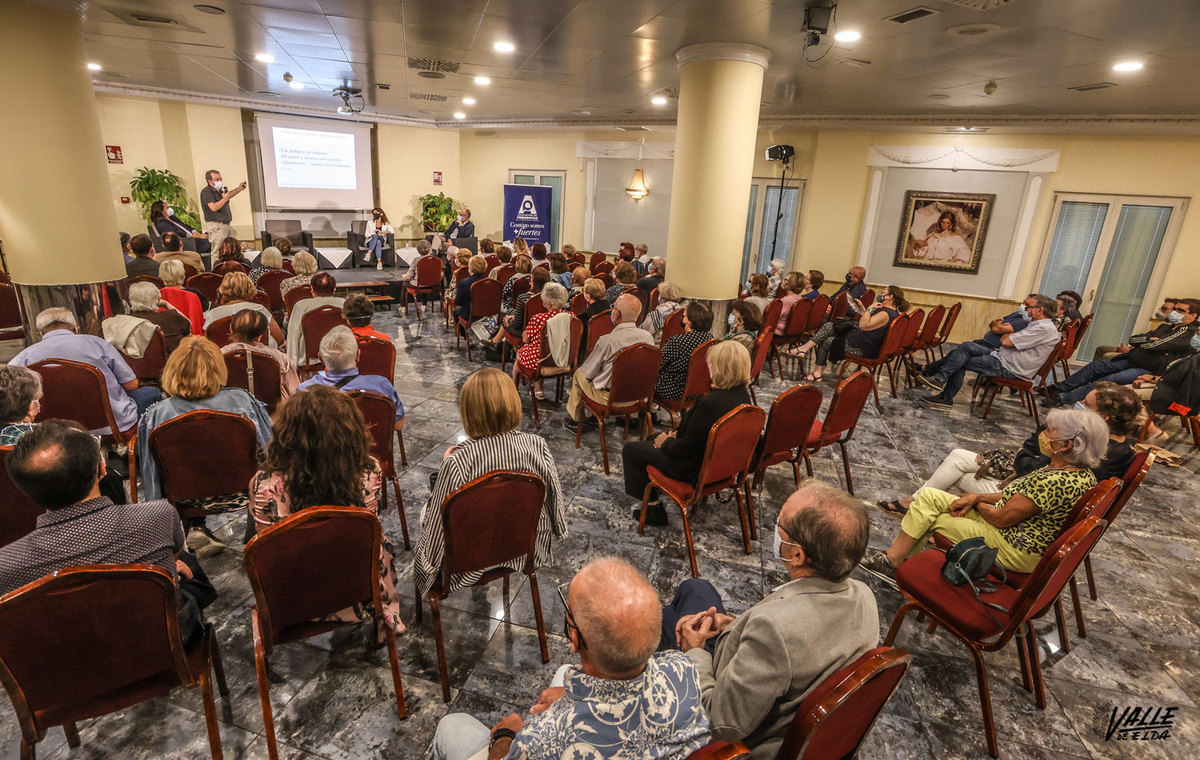ÉXITO DE LAS JORNADAS PARA MAYORES DE LA ASOCIACIÓN DE PERIODISTAS DE ALICANTE Y AULAS DE LA TERCERA EDAD