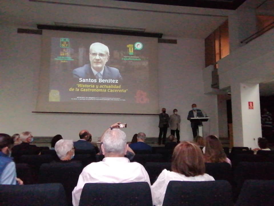 CONFERENCIA DEL CRONISTA DE CÁCERES SANTOS BENITEZ