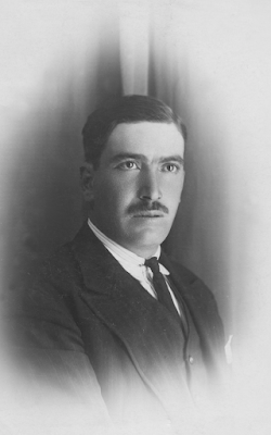 EL ALCALDE D. JESÚS DOMINGUEZ MUÑOZ