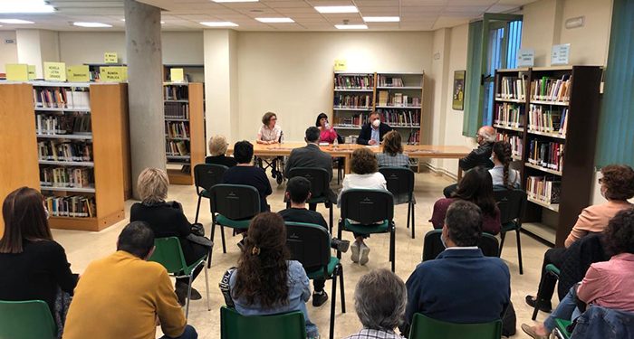 LA BIBLIOTECA AGUIRRE ACOGE LA PRESENTACIÓN DEL DUODÉCIMO LIBRO DE ESTRELLA CACHERO, «POR QUÉ NO LO HABÍA VISTO VENIR»