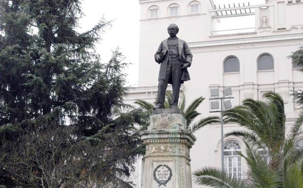 EL LEÓN Y LA COLUMNA – LA PRIMERA ESTATUA