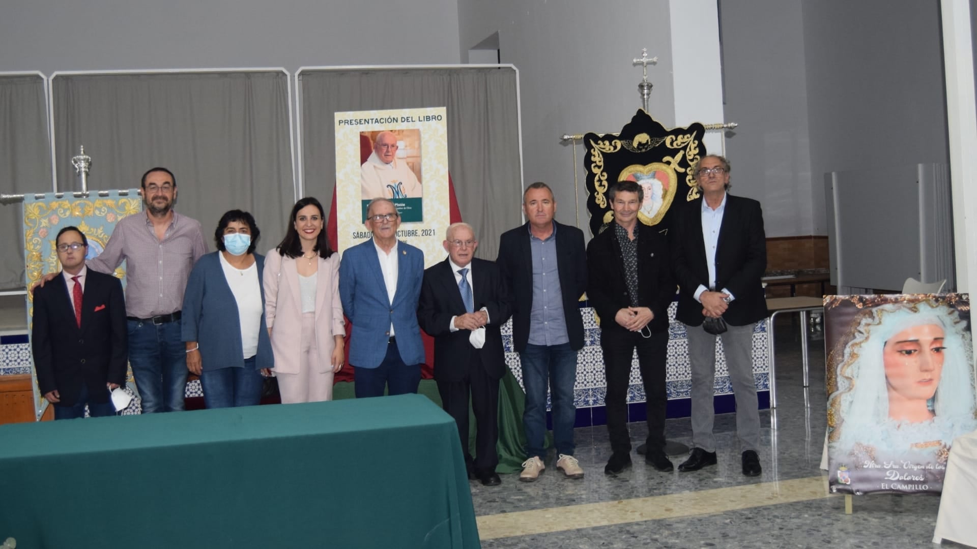 EL CAMPILLO LLENÓ SU CASETA MUNICIPAL DE GRATITUD Y CARIÑO EN LA PRESENTACIÓN DEL LIBRO “FERNANDO FLORES PISTÓN. LA HUELLA IMBORRABLE DE DIOS”