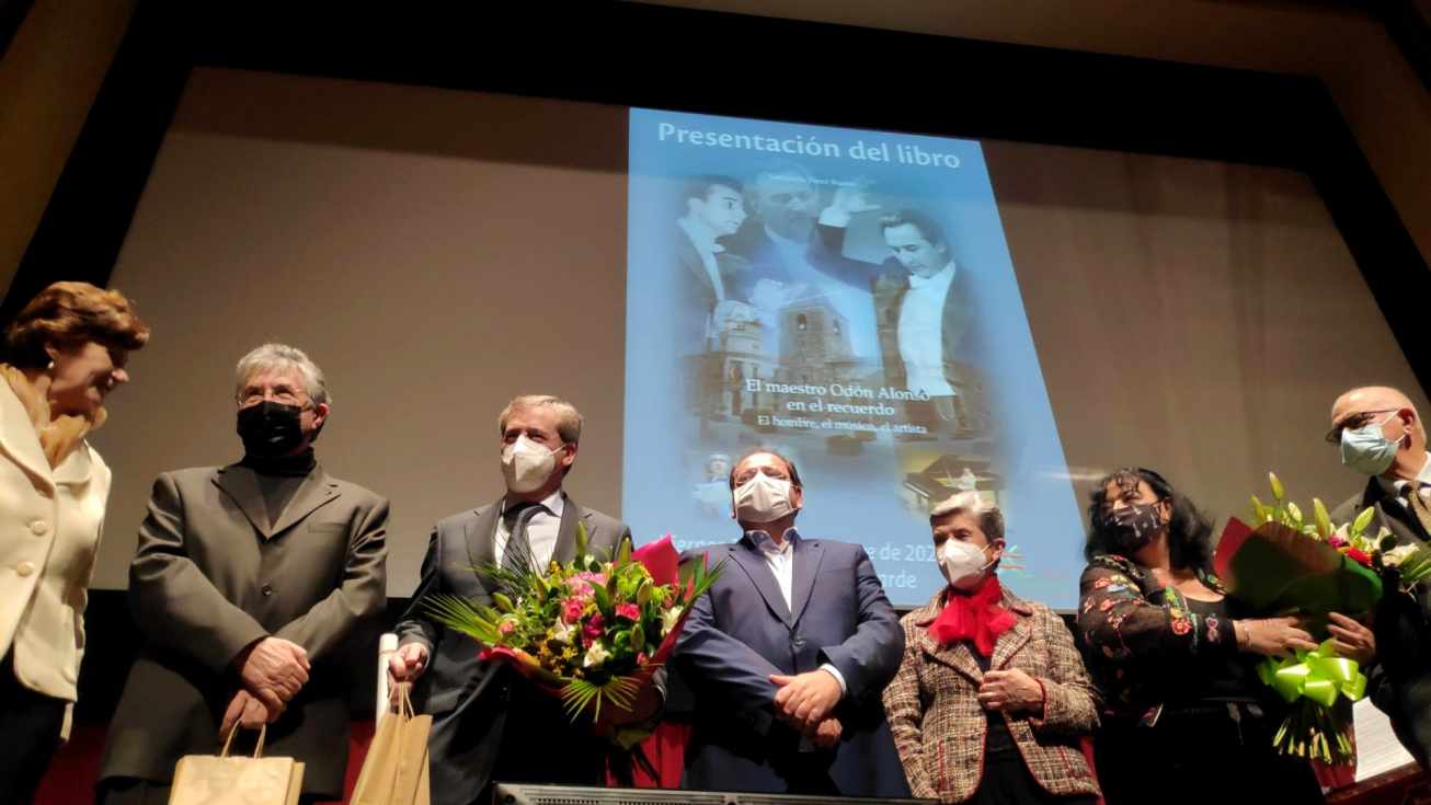 FERNANDO PÉREZ RUANO PRESENTÓ EN LA BAÑEZA EL LIBRO «EL MAESTRO ODÓN ALONSO EN EL RECUERDO. EL HOMBRE, EL MÚSICO, EL ARTISTA»