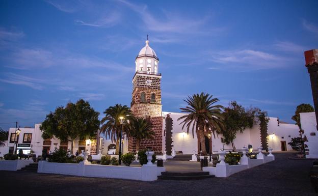 TEGUISE (LANZAROTE-CANARIAS) CELEBRA SER UNO DE LOS PUEBLOS MÁS BONITOS DE ESPAÑA