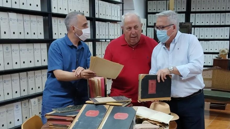 DONAN AL ARCHIVO DE MONTORO (CÓRDOBA) LIBROS DE ANTIGUOS TALLERES DE GUARNICIONERÍA Y ALBARDONERÍA