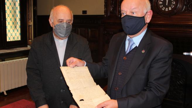 EL ARCHIVO HISTÓRICO DIOCESANO RECIBE LA DONACIÓN DE DOS DOCUMENTOS SOBRE LA HISTORIA DE LA VILLA DE CUDILLERO