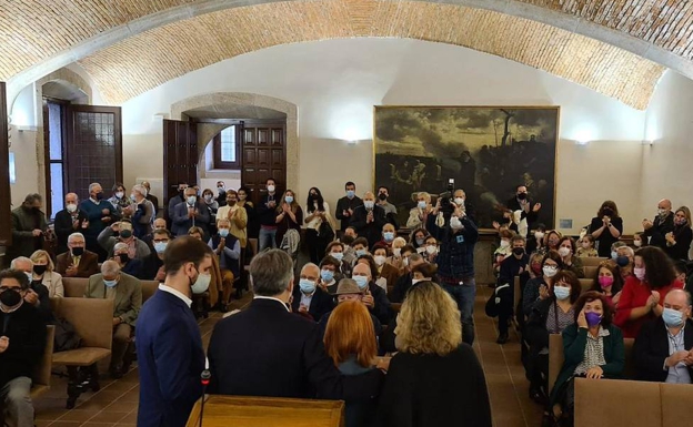 HOMENAJE PÓSTUMO A FLORES DEL MANZANO EN PLASENCIA