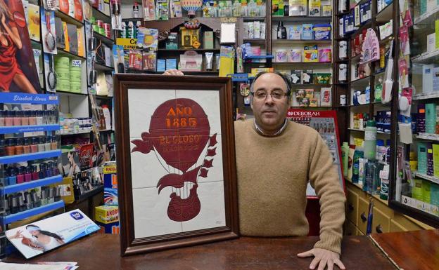 EL GLOBO. EL LEÓN Y LA COLUMNA