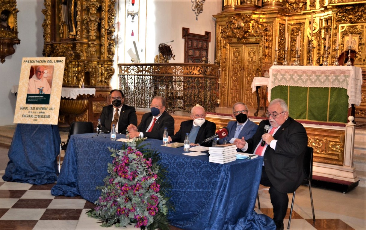 ÉCIJA LLENA LA IGLESIA DE LOS DESCALZOS EN LA PRESENTACIÓN DEL LIBRO “FERNANDO FLORES PISTÓN. LA HUELLA IMBORRABLE DE UN HOMBRE DE DIOS».