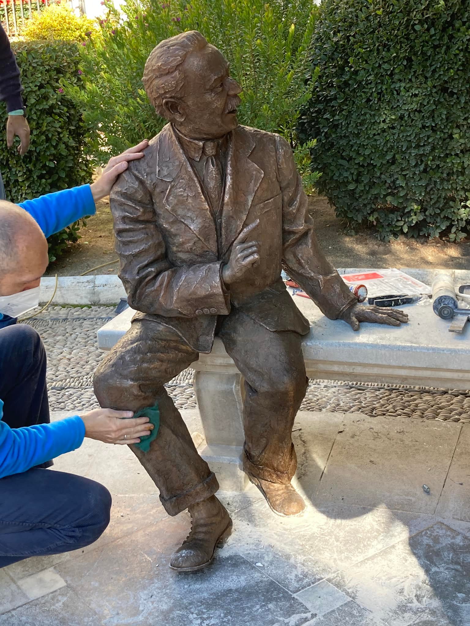 ESCULTURA SEDENTE DE D. NICETO ALCALA-ZAMORA