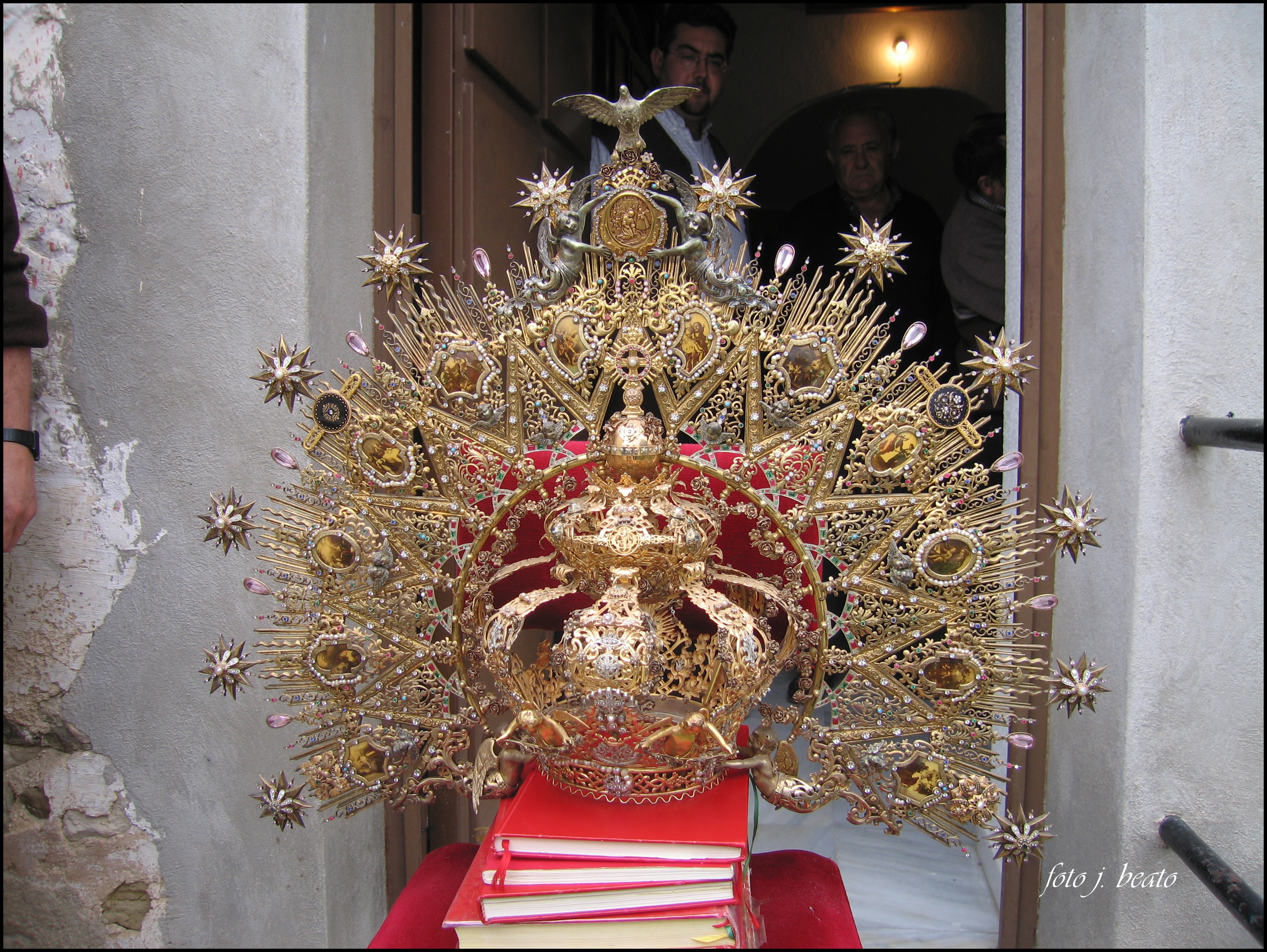 75 AÑOS DE LA LLEGADA DE LA IMAGEN DE LA VIRGEN DE LA FUENSANTA AL SANTUARIO DE VILLANUEVA DEL ARZOBISPO (XI) CORONACIÓN DE LA VIRGEN (III)