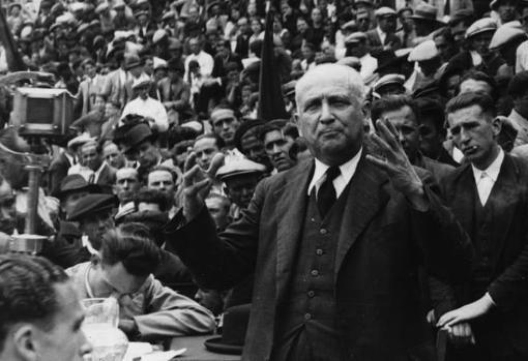 LARGO CABALLERO EN ELDA