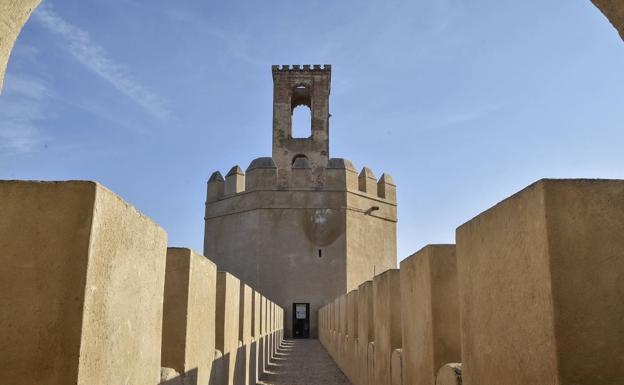 EL LEÓN Y LA COLUMNA – CAMPANA DE PLATA