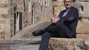 EL CRONISTA OFICIAL DE CÁCERES ENSEÑA SU CIUDAD