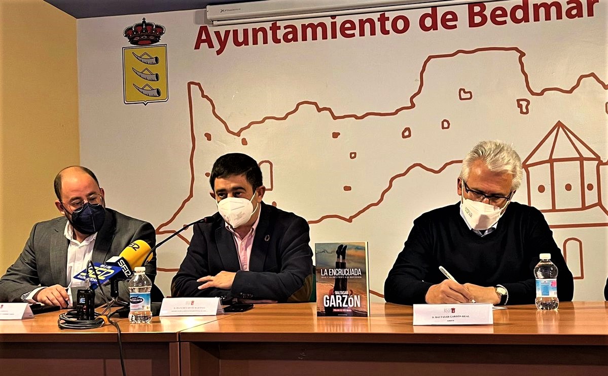 PRESENTACIÓN DEL LIBRO: “LA ENCRUCIJADA. IDEAS Y VALORES FRENTE A LA INDIFERENCIA”, DEL JUEZ BALTASAR GARZÓN REAL.