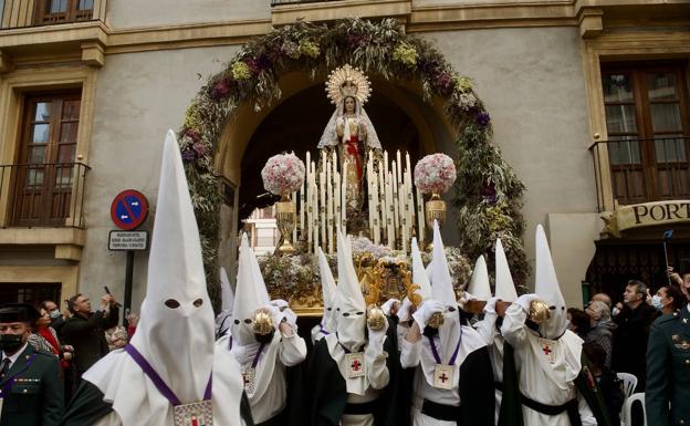A LA CALLE… ¡POR LOS PELOS!