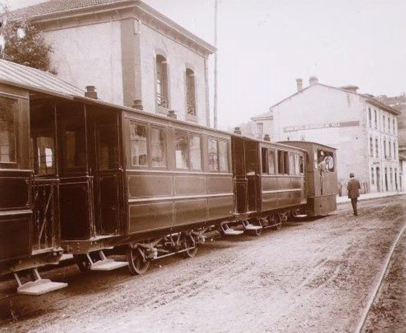 AÑO 1916. TRANVÍA DE ARRIONDAS A COVADONGA EN SU ESTACIÓN DE ARRIONDAS.