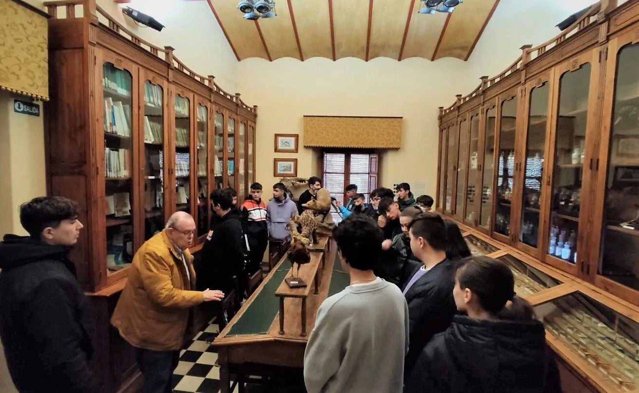ALUMNOS DEL IES EXTREMADURA VISITAN LA COMUNIDAD DE LABRADORES