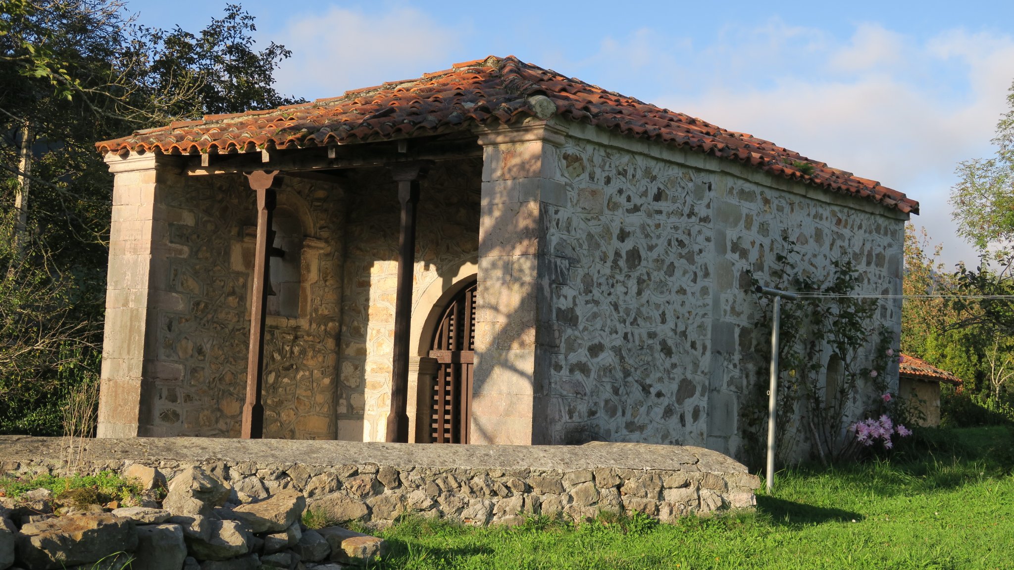 SINARIEGA.-LA CAPILLA DE SAN NICOLÁS