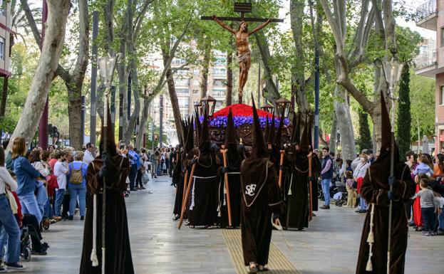 SEMANA SANTA EN MURCIA – UNA LEGIÓN DE FIELES ACOMPAÑA A LA FE