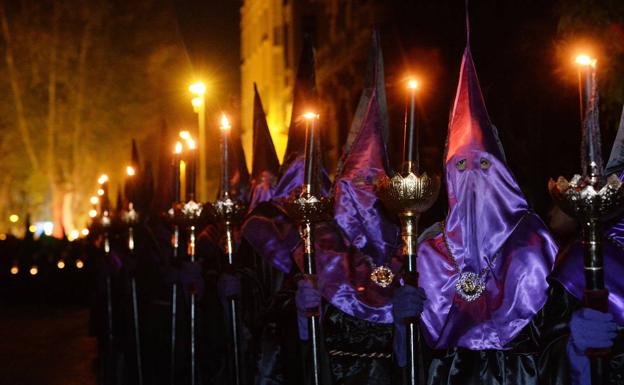 DIECISÉIS CORALES AL PASO DEL CRISTO DEL REFUGIO