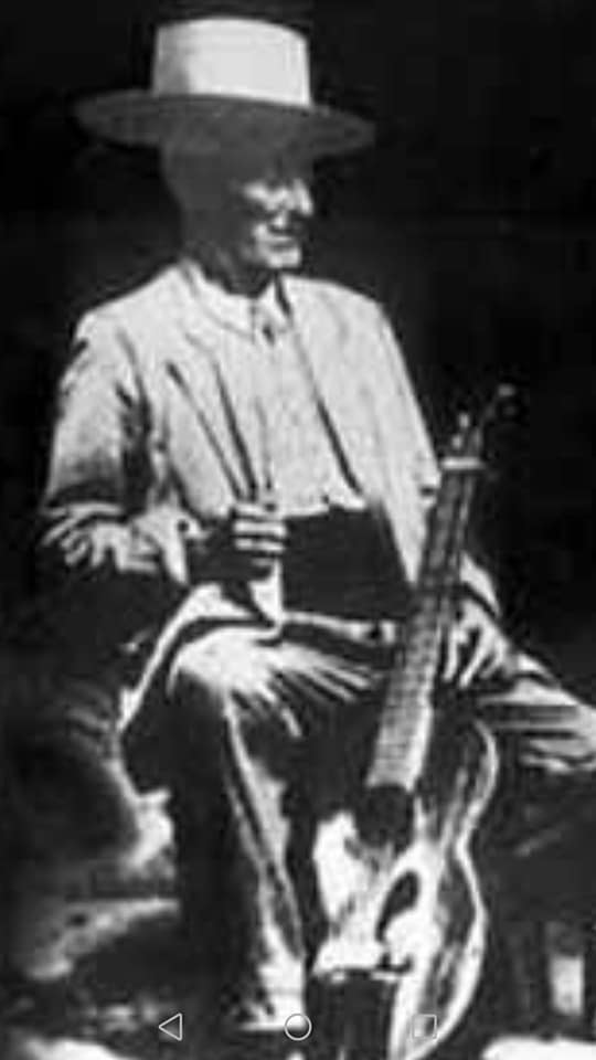 LES HISTORIES DE FIDALGO – EL PIYAYO Y UNOS MIRLOTOS QUE SON PEONES. –