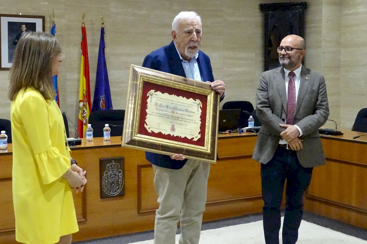 JOSÉ LUIS MARTÍNEZ MARTÍNEZ TOMA POSESIÓN DE SU CARGO COMO CRONISTA OFICIAL DE UTIEL