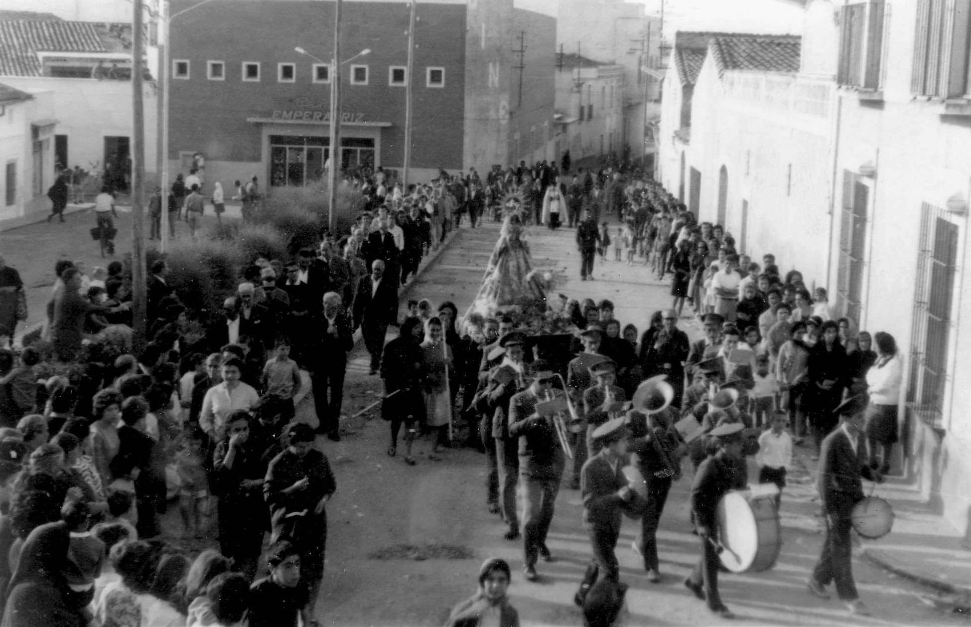 BAJO OLORES DE ALBAHACA