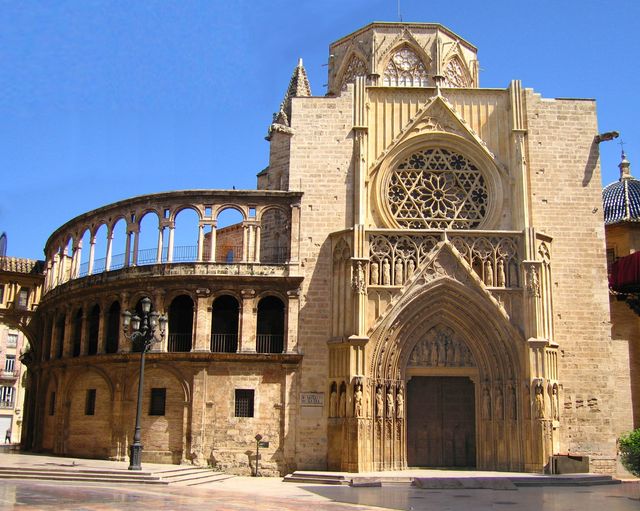 PONS ALÓS EXPLICA LA HISTORIA DE LA CATEDRAL DE VALENCIA. AUDIOVISUALES EN AGOSTO.