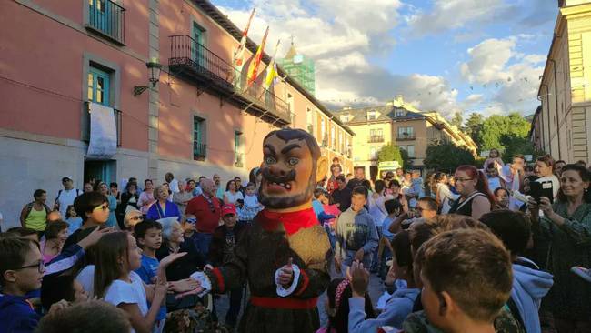 EL AYUNTAMIENTO DEL REAL SITIO RECUPERA VARIOS CABEZUDOS DE 1960