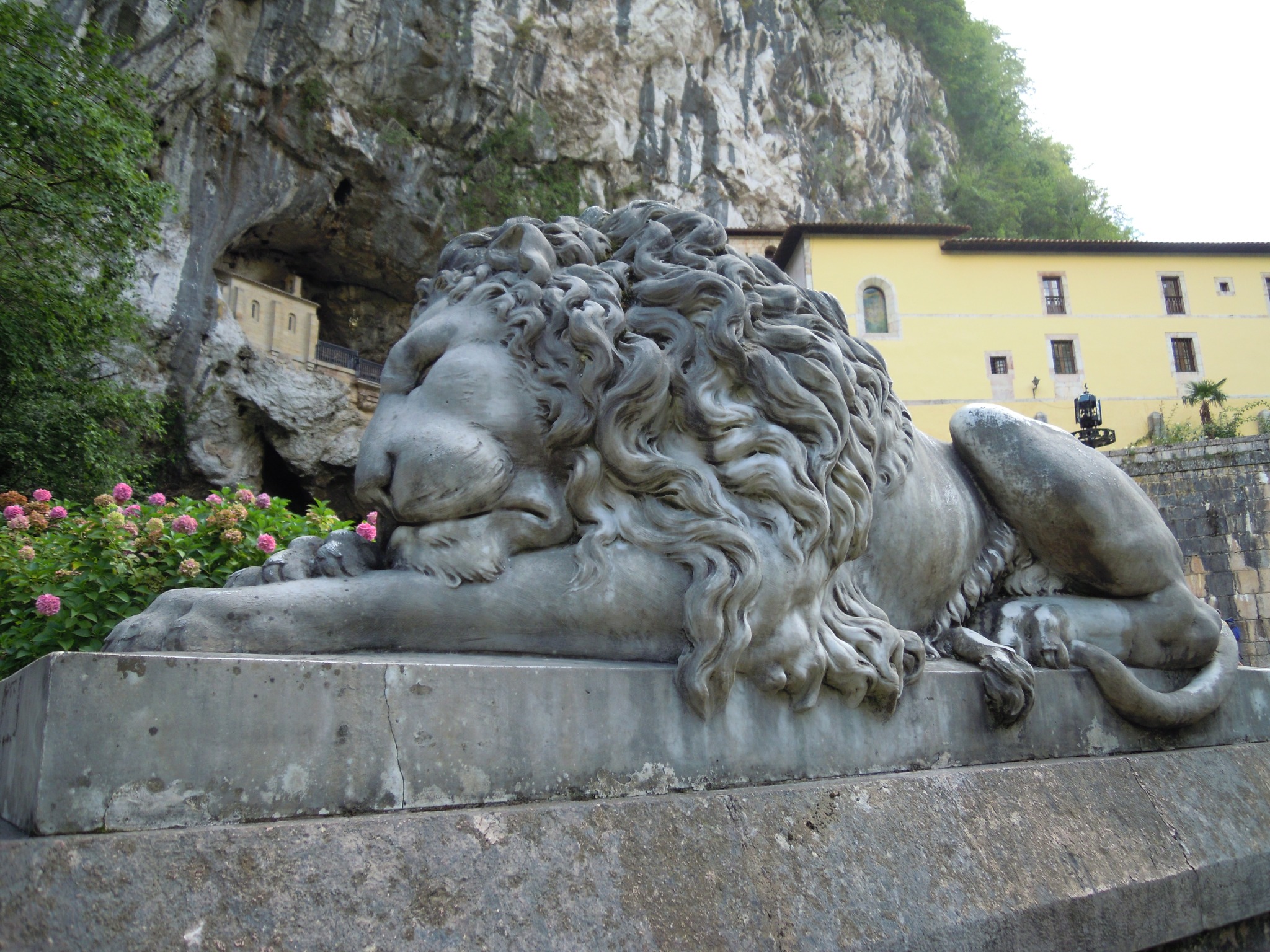 CRÓNICAS DE COVADONGA (IV)