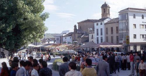 CUANDO LA VIDA ERA EN PESETAS Y LA FERIA EN EL PASEO DE LOS ÁLAMOS DE ALCALÁ LA REAL (1960-1982)