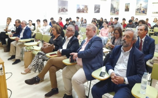 REGIDOR VÍCTOR MORUGIJ CONSIDERA «EXPORTABLE» EL MODELO FORO COMUNICACIÓN Y ESCUELA.