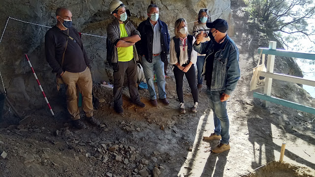 A COVA DO SANTO VELLO, UNHA HISTORIA EN SOMBRAS