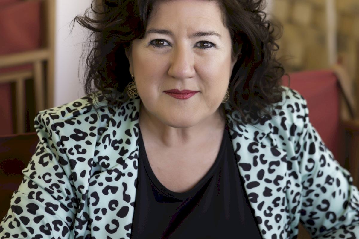 PETRER CELEBRA LA ENTREGA DEL TÍTULO DE HIJA PREDILECTA DE PETRER A LA CRONISTA DE LA VILLA MARI CARMEN RICO