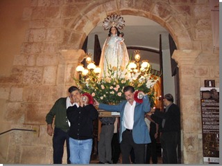 LA VIRGEN DEL ROSARIO Y LOS ROSARIOS DE LA AURORA, EN BLANCA