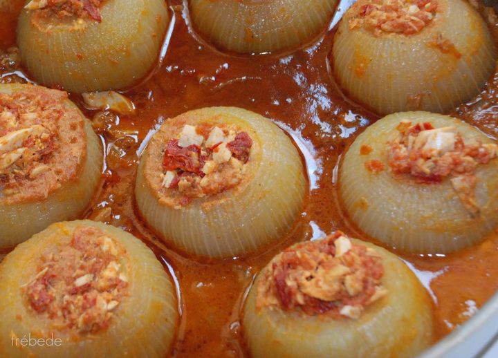 EN EL ENTREGO (ASTURIAS) POR SAN ANDRÉS, CEBOLLES RELLENES.